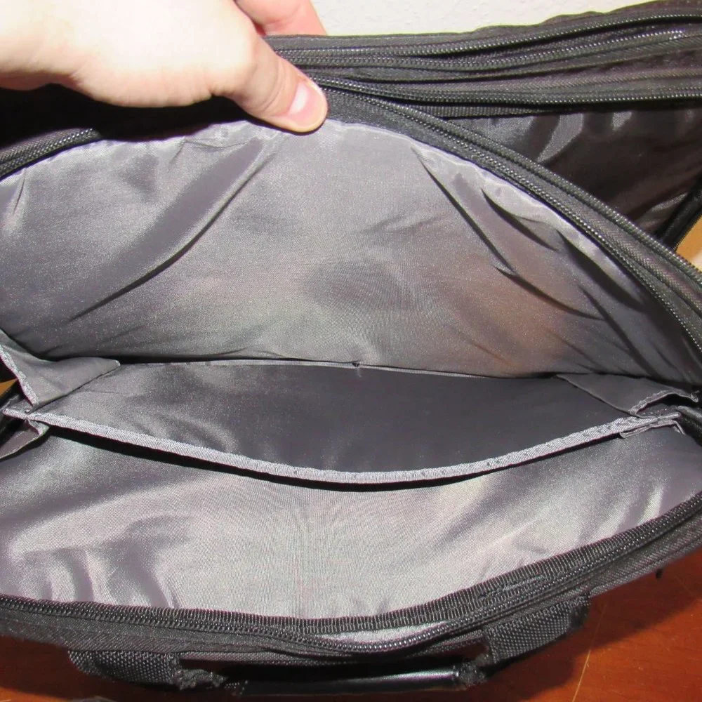 Targus Computer Laptop Black Case Travel Bag 16x14 Black Double Handles AC0063